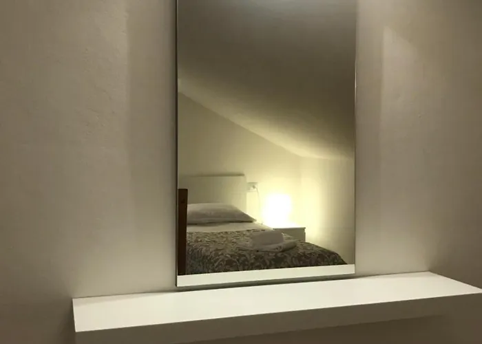 Del Duca מלון דירות פררה